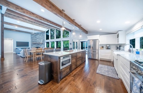 Bella Vista House | Aspen Falls Retreat - Lakefront
