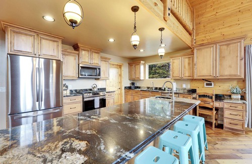 Brian Head Cabin | Aspen Lodge in Brian Head - Sleeps up to 25!