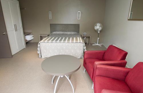 Hamilton East Hotel | Aspen Manor Motel
