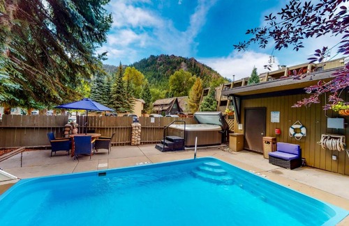 West End House | Aspen Mountain Lodge 210