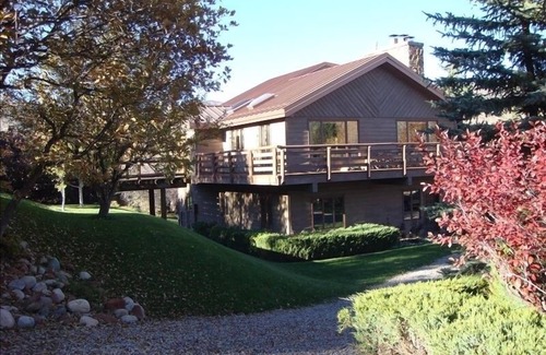 Woody Creek House | Aspen Riverhouse-Riverfront Family Vacation