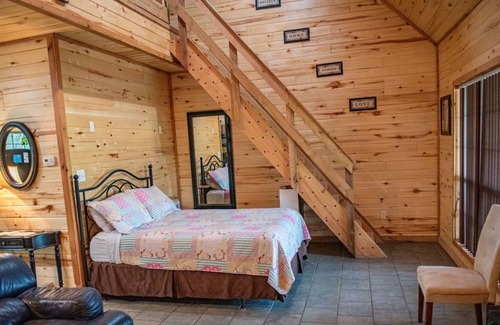 Lindale Cabin | Aspen-Rustic chic cabin in the piney woods of East Texas