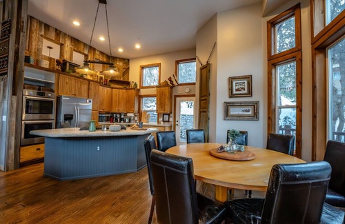 Sundance Cabin | Aspen Springs Hot Tub Pool Table 5 minutes to Sundance Resort Mountain Cabins Utah