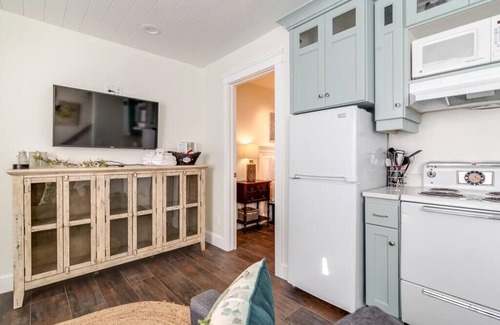 Franklin Apartment | Aspenwood Manor- Beautiful little cottage in the heart of downtown Provo (BRAND NEW!)