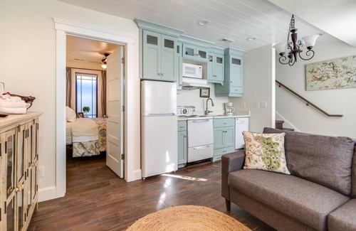 Franklin Apartment | Aspenwood Manor- Beautiful little cottage in the heart of downtown Provo (BRAND NEW!)