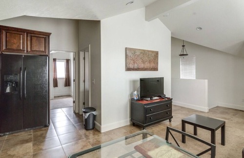 Carterville Apartment | Aspenwood Manor- Timpanogos Retreat - Long Term Suite