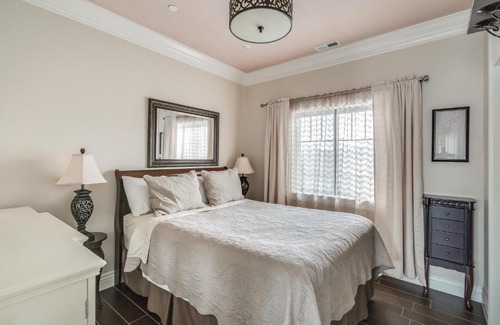 Central Business District Apartment | Aspenwood Manor