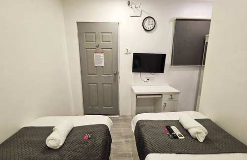 Kandivali East Hotel | Astha Home Shared Pool Rooms