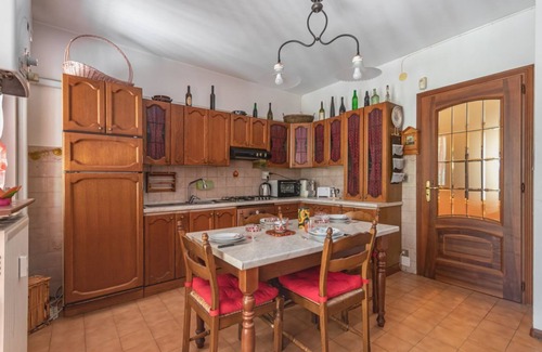 Asti Apartment | Asti Lovely Apt - Private Parking & Balconies