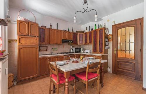 Asti Apartment | Asti Lovely Apt - Private Parking & Balconies