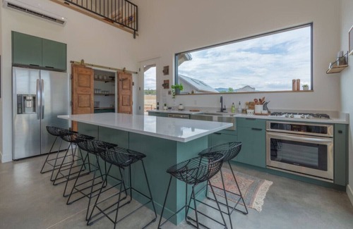 New Harmony House | Astoa Etxea: Peaceful Desert Retreat Near Zion - Long-term Stay