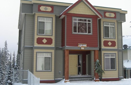 Silver Star Mountain House | Aston House