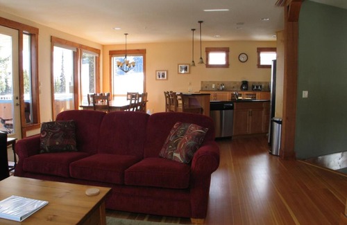 Silver Star Mountain House | Aston House