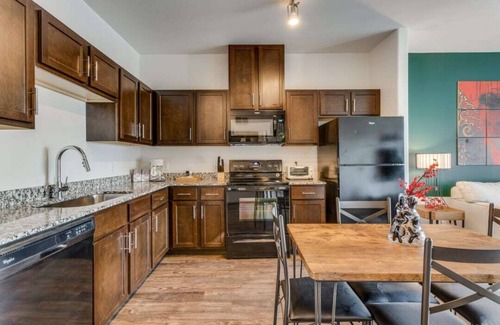 McNeil Apartment | Astonishing CozySuites on I-35 with pool and parking 07