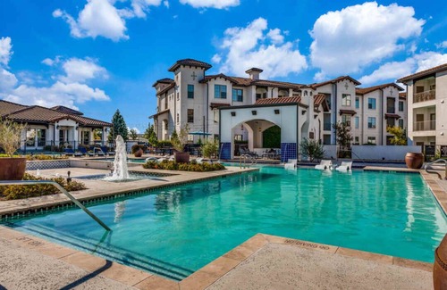 McNeil Apartment | Astonishing CozySuites on I-35 with pool and parking 07