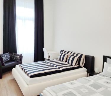 Palace District Apartment | Astoria 3 Bdrm Apartment