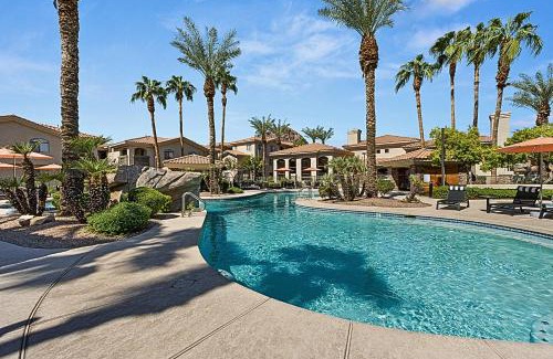 Tempe Apartment | Asu Getaway - King Beds- Self Check-In- Pool 2041