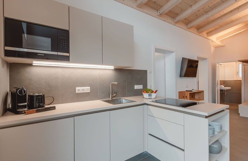 Gries Apartment | Beautiful apartment for 4 people with WIFI, TV, balcony, pets allowed and parking
