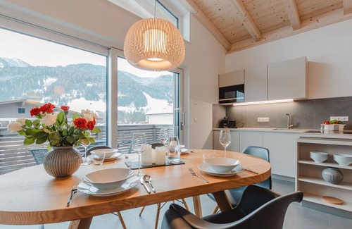 Gries Apartment | Beautiful apartment for 4 people with WIFI, TV, balcony, pets allowed and parking