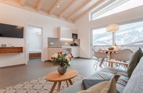 Fuerstau Apartment | Cosy apartment for 4 people with WIFI, TV, balcony, pets allowed and parking