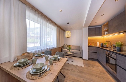 Bruck an der Grossglocknerstrasse Apartment | Beautiful apartment for 4 guests with WIFI, TV, terrace, pets allowed, panoramic view and parking