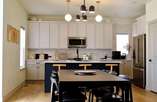Monument House | At Flow - Imagine a life with NOT A HOTEL