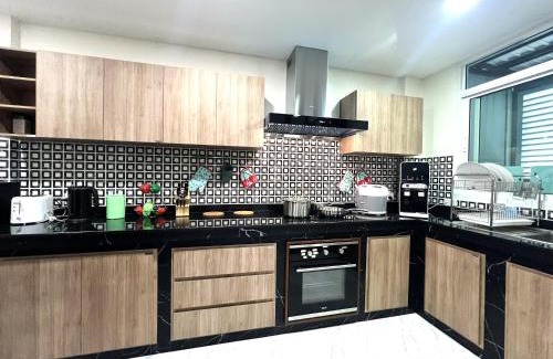 Nana Villa | At FOUR-6 Bed, CITY CENTER, Nana BTS, MBK, Central World, Siam
