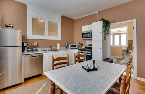 Lakewood-Balmoral Condo | At Home in Andersonville - Close to Foster Beach and the Red Line by AllSet Turnover