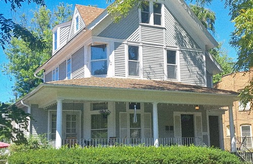 Oak Park Apartment | At Home in Oak Park