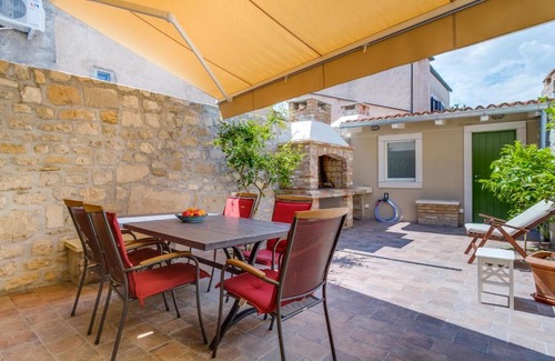 Mali Losinj House | At home in Osor, Cres
