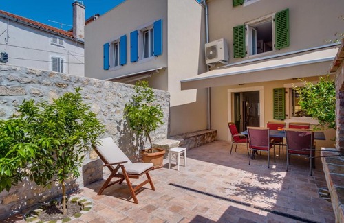 Mali Losinj House | At home in Osor, Cres