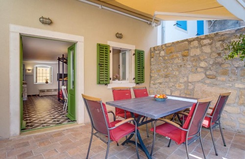 Mali Losinj House | At home in Osor, Cres