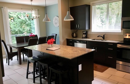 Hope House | At Kawkawa lake! 90 minutes from Vancouver Hope Awaits you!