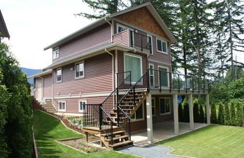 Hope House | At Kawkawa lake! 90 minutes from Vancouver Hope Awaits you!