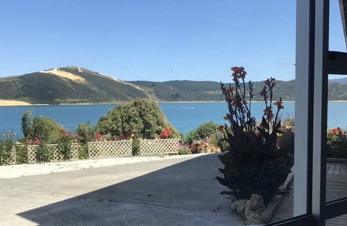 Opononi Apartment | At Number 54 you’ll enjoy a newly renovated fully self contained apartment.