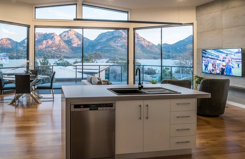 Coles Bay House | At the Bay