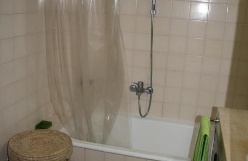 Carcavelos Apartment | At the beach with a private garden