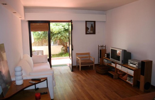 Carcavelos Apartment | At the beach with a private garden