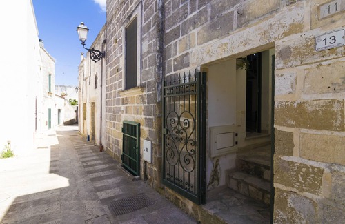 Poggiardo House | At the center of an ancient village of Salento and very close to the beaches