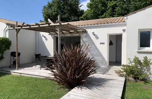 Bourcefranc-le-Chapus Villa | At the foot of the Ile d'Oléron bridge quiet villa not overlooked private parking