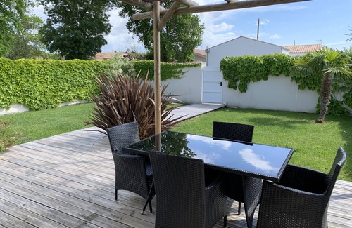 Bourcefranc-le-Chapus Villa | At the foot of the Ile d'Oléron bridge quiet villa not overlooked private parking