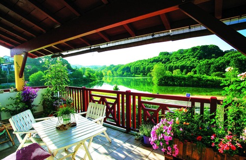 Saint-Pee-sur-Nivelle Apartment | At the forefront of Lake St-Pée-sur-Nivelle: feet in the water!