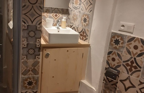 Malaucene Apartment | At the foot of Mont Ventoux Village center Fully renovated apartment