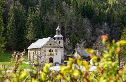 Les Contamines-Montjoie Apartment | At the foot of the slopes! 4/5-person apartment with pool