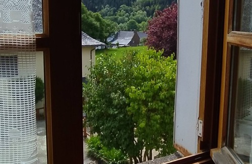 Albepierre-Bredons Apartment | At the heart of the hiking trails