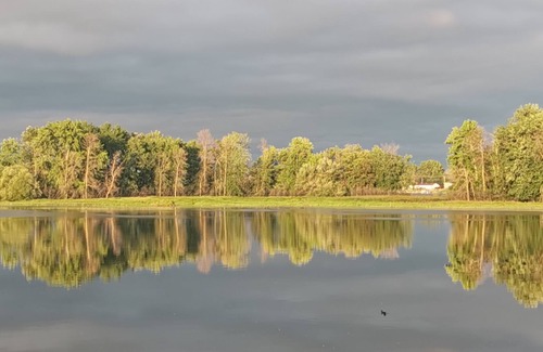 Pincourt Apartment | At the water's edge 15 min from CITQ airport 300742 apartment lakefront