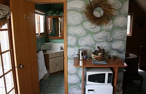 Algoma Bed & Breakfast | at the Waters Edge Bed & Breakfast
