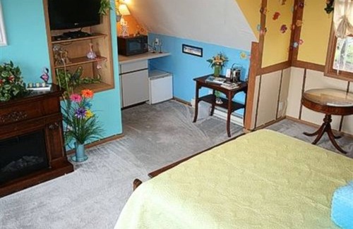 Algoma Bed & Breakfast | at the Waters Edge Bed & Breakfast