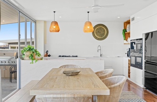 East Ballina House | At Whale View - Luxurious home overlooking Shaws Bay