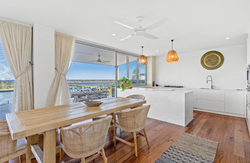 East Ballina House | At Whale View - Luxurious home overlooking Shaws Bay